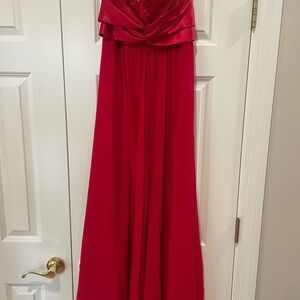 Elegant Red Strapless Gown